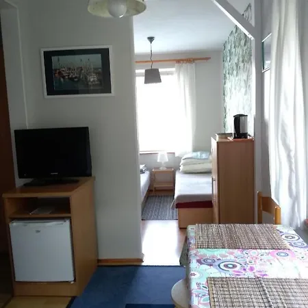 - Przy Porcie ホームステイ *